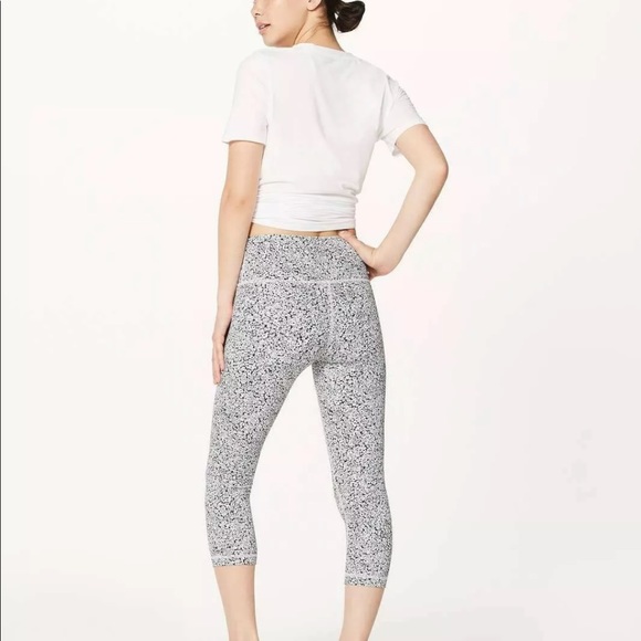 NWOT Lululemon Wunder Under Crop Full-On Luxtreme - Picture 3 of 4